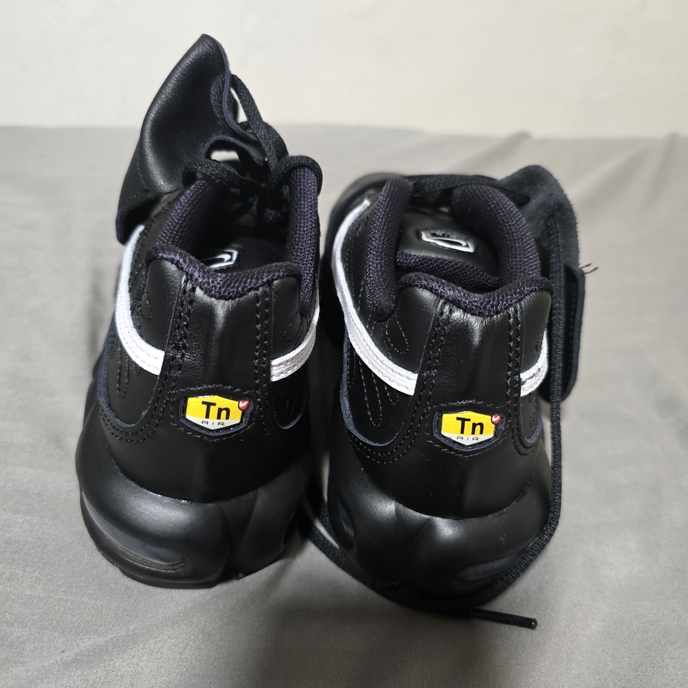 Nike Women's Air Max Plus Size 7.5 Tiempo Black White. - Picture 8 of 8